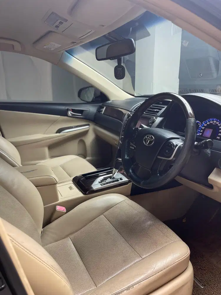 Terlaris! Toyota camry hybrid 2.5 AT 2015