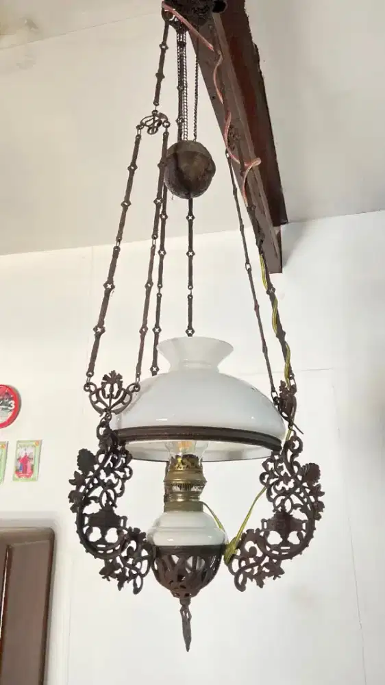 Lampu gantung antik