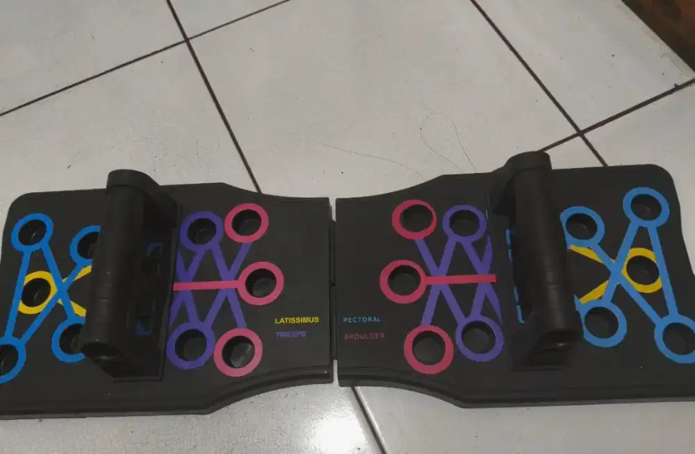 Push up board Cocok buat bangun otot lengan, dada, dan masih banyak