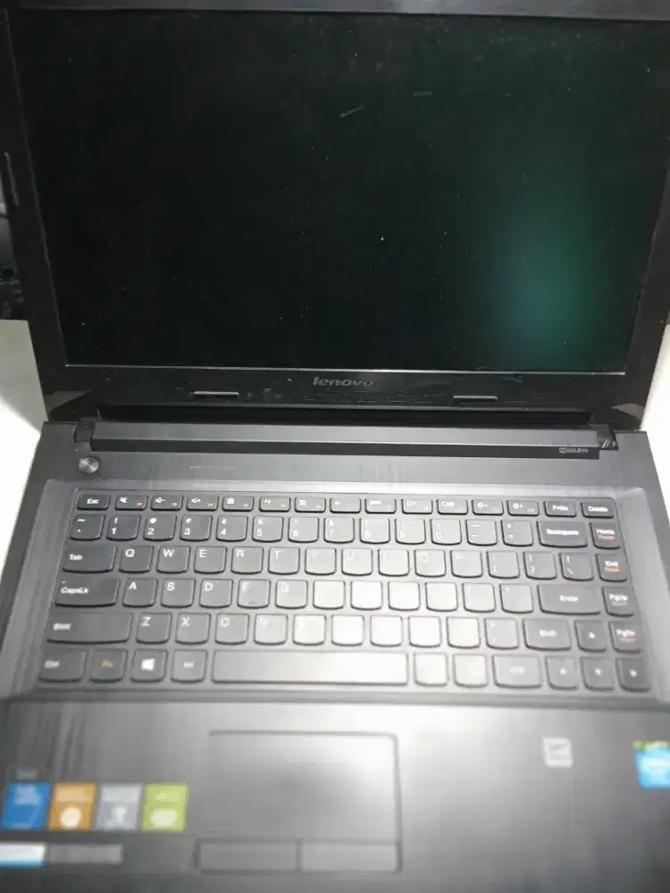 Laptop Lenovo G40 Slim - Mati