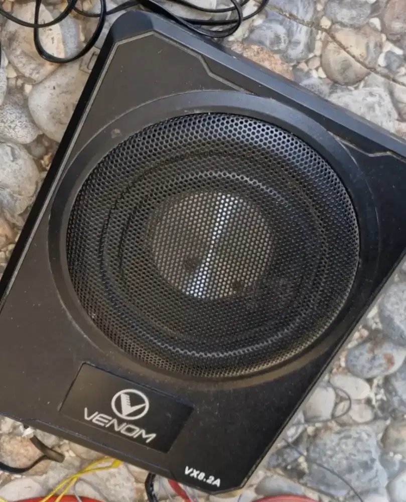 Subwoofer kolong jok Venom VX 8.2 A