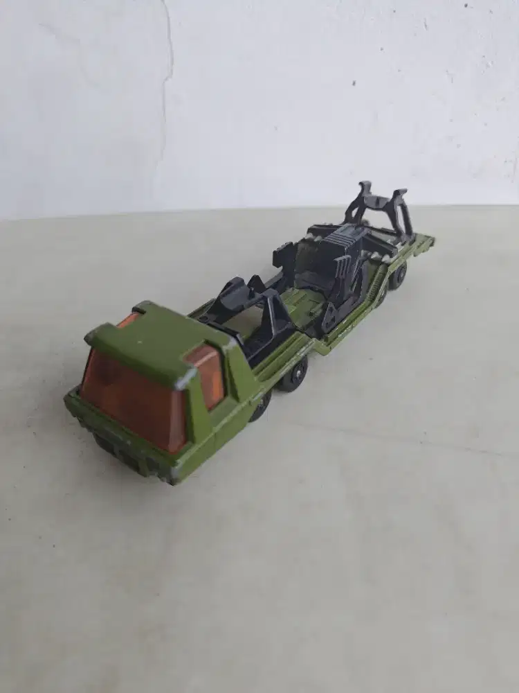 Matchbox Super Kings K-13-2 K-114 Military Aircraft Transporter Hijau