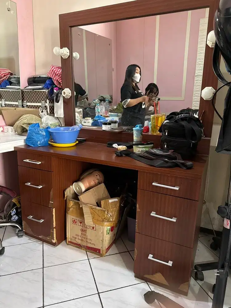 Meja rias utk kamar atau utk salon atau untuk make up
