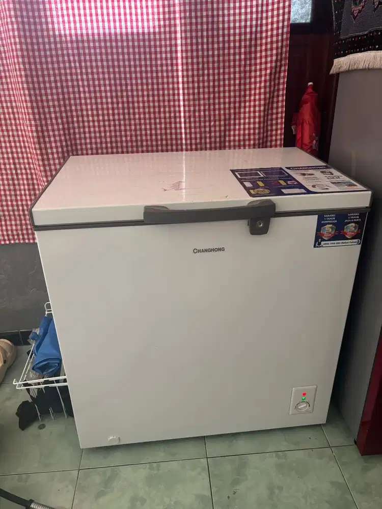 Freezer besar changhong