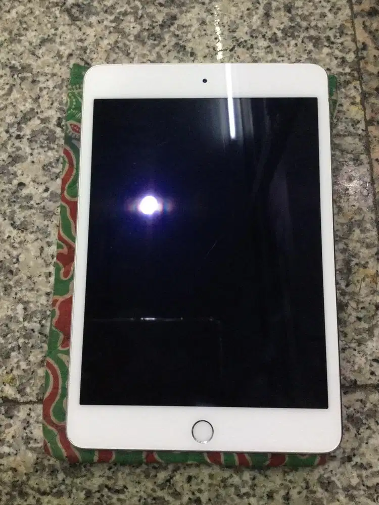 Jual cepat iPad mini 4 16GB iOS 15.8.8, wifi only. Siap reset.