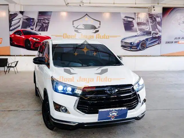 DP 37jt, Innova Venture Diesel Putih [ km 74rb ] Original