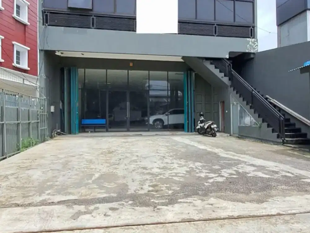 Disewakan Gedung di Pinggir Jalan Raya Bekasi Kota