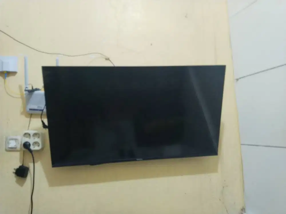 JUAL SMART TV HISENSE 40 INCH RUSAK / MATI