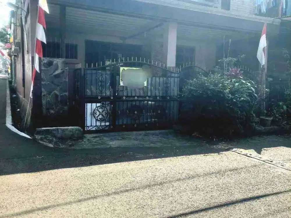 RUMAH 2 LANTAI, JALAN UTAMA, CCK UNTUK KANTOR, 5 KTDR, SARIJADI.