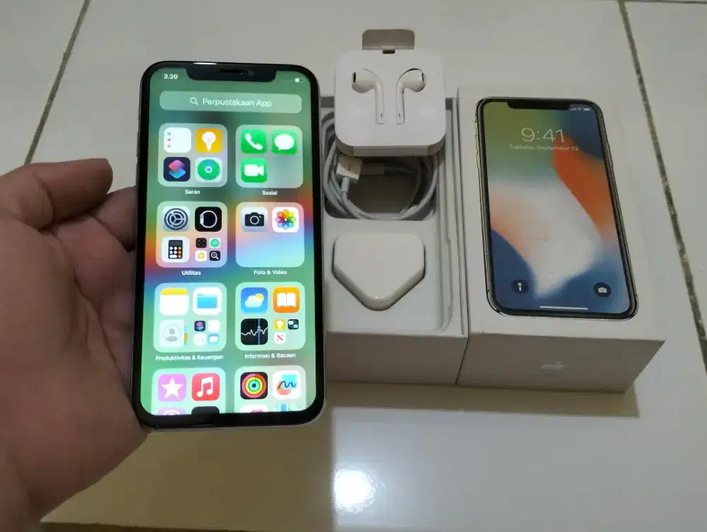 BU iPHONE X 64GB White 4G LTE Lengkap Mulus iCloud Kosong ALL Operator