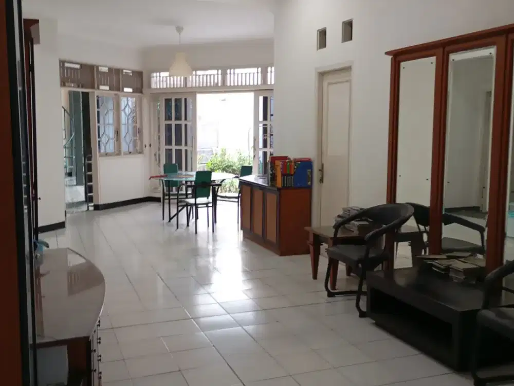 Dijual CEPAT Rumah di GRIYA LOKA, BSD - 3+1 KT  1  1/2 Lantai