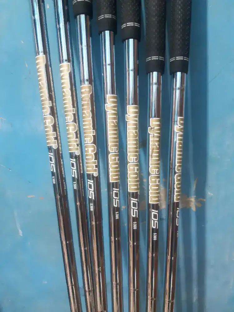 Shaft Iron Dynamic Gold 105 S300 7pcs + Grip Gold Pride 360