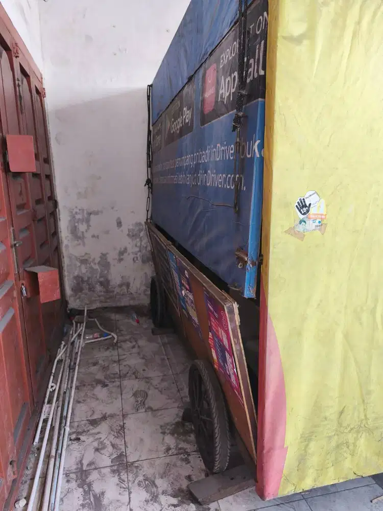 Gerobak Kontainer bekas jualan pulsa Lengkap Roda dijual murah