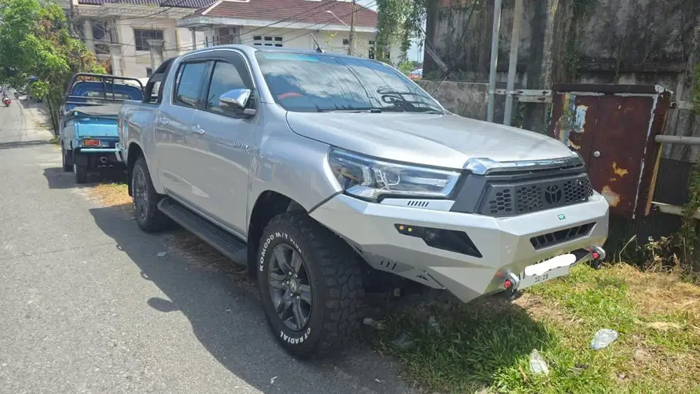 Hilux v 2023 double cabin at automatic