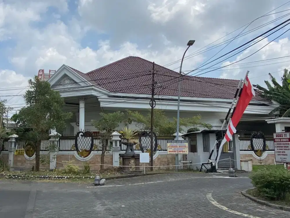 Dijual Rumah Mewah Hook Full Furnished di Gayung Kebonsari