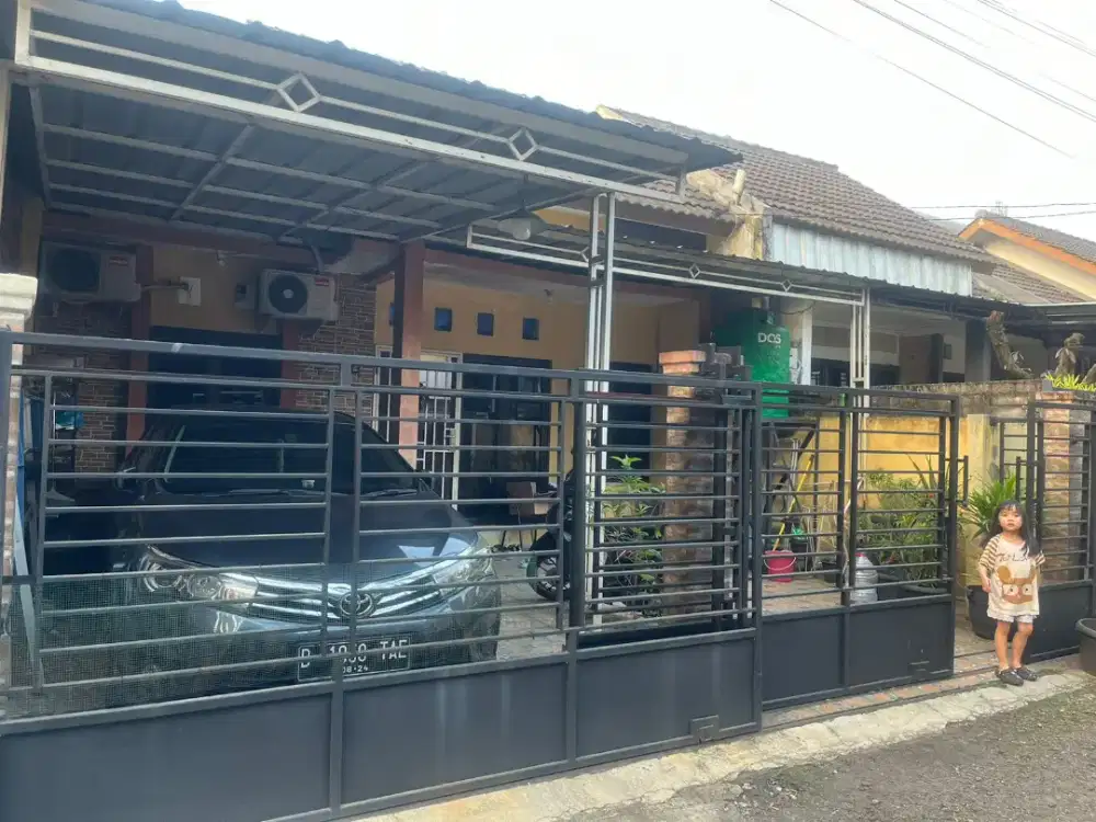 Rumah di jual murah, sudah di renov belakang nya