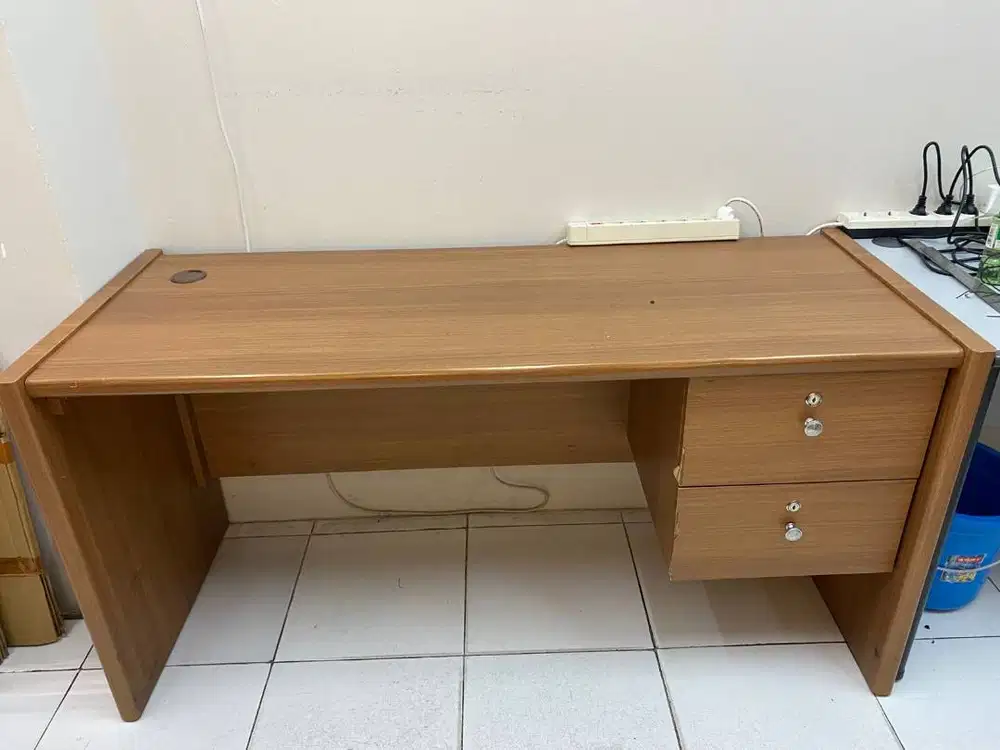 Dijual Cepat Meja Kerja Kayu Minimalis Harga Terjangkau