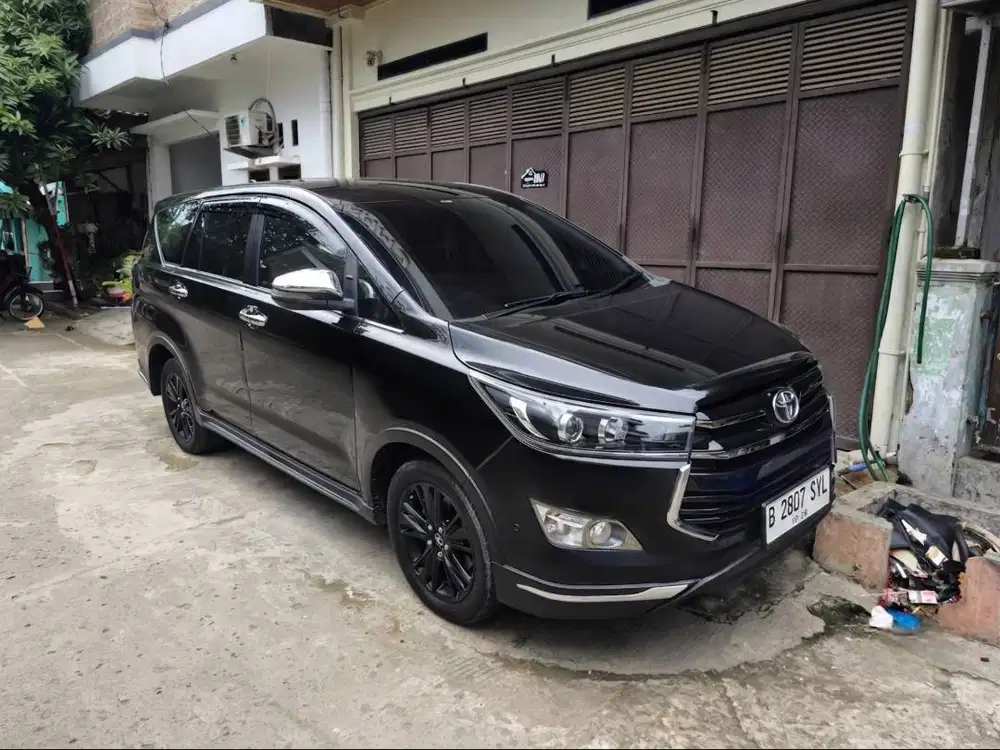 Toyota Kijang Innova Inova Venturer AT Matic Tahun 2018 Hitam , 2019