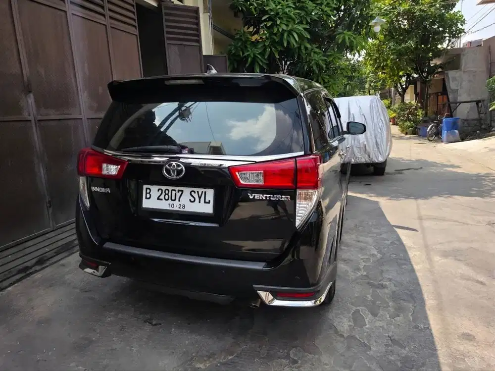 Toyota Kijang Innova Inova Venturer AT Matic Tahun 2018 Hitam , 2017