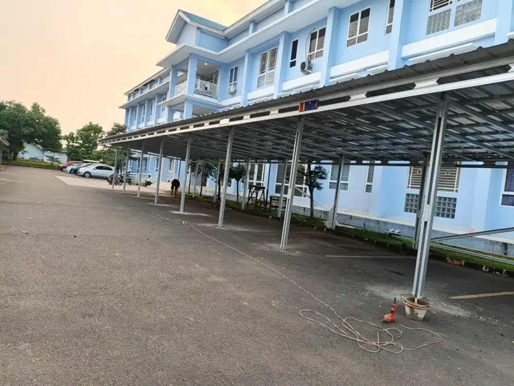 Kanopi baja ringan
