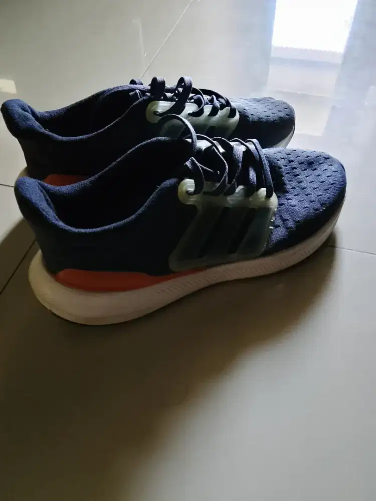 Sepatu olahraga