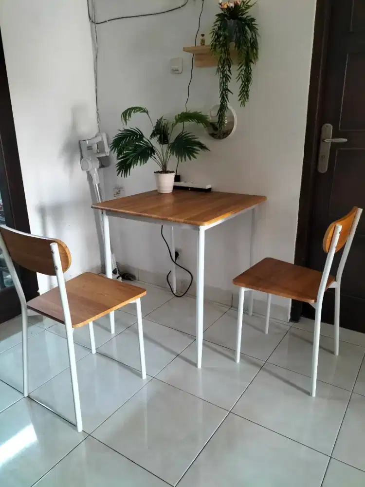 Dijual 1 set Meja dan kursi