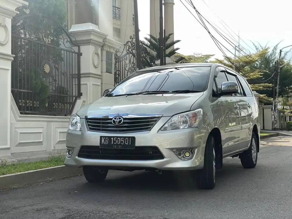 Dijual Toyota Kijang Innova 2.0 E Manual Tahun 2011