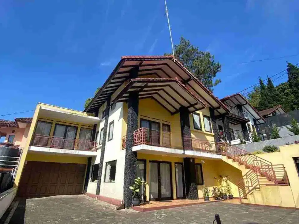 Dijual Rumah Villa Full Furnished di Villa Istana Bunga Lembang