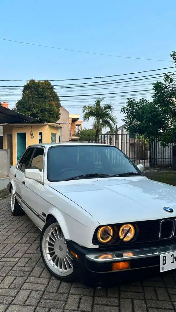BMW 318i 1988 Bensin