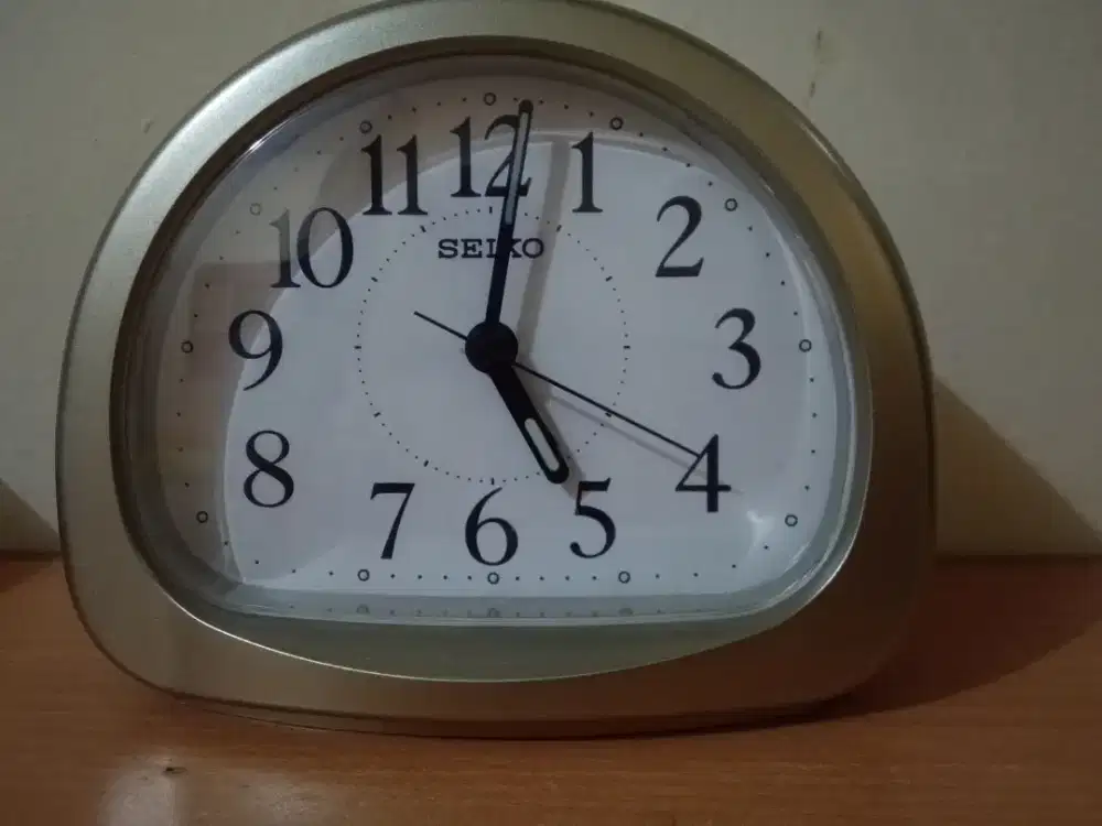 jam beker/jam meja analog dari merek Seiko