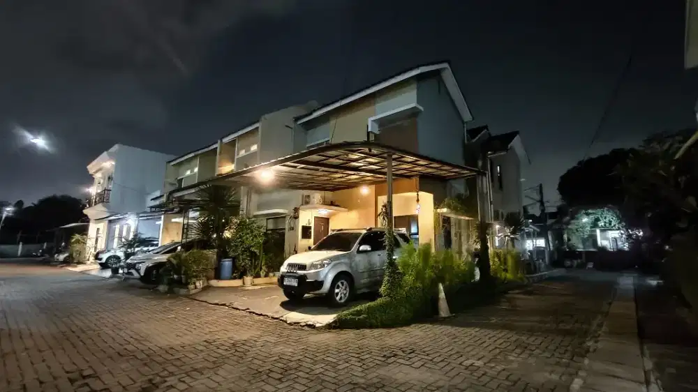 Rumah nyaman 2 lantai siap huni