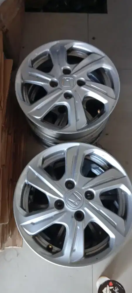 velg brio satya 
ring 14 
lebar 5
sale 1,7
lok sda sepanjang