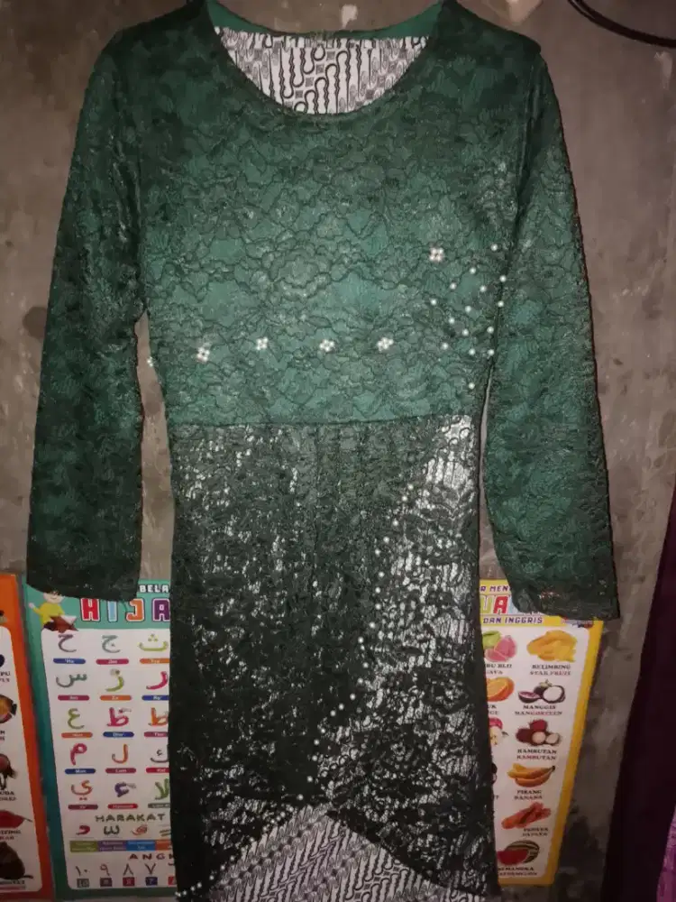 Setelan kebaya warna hijau botol