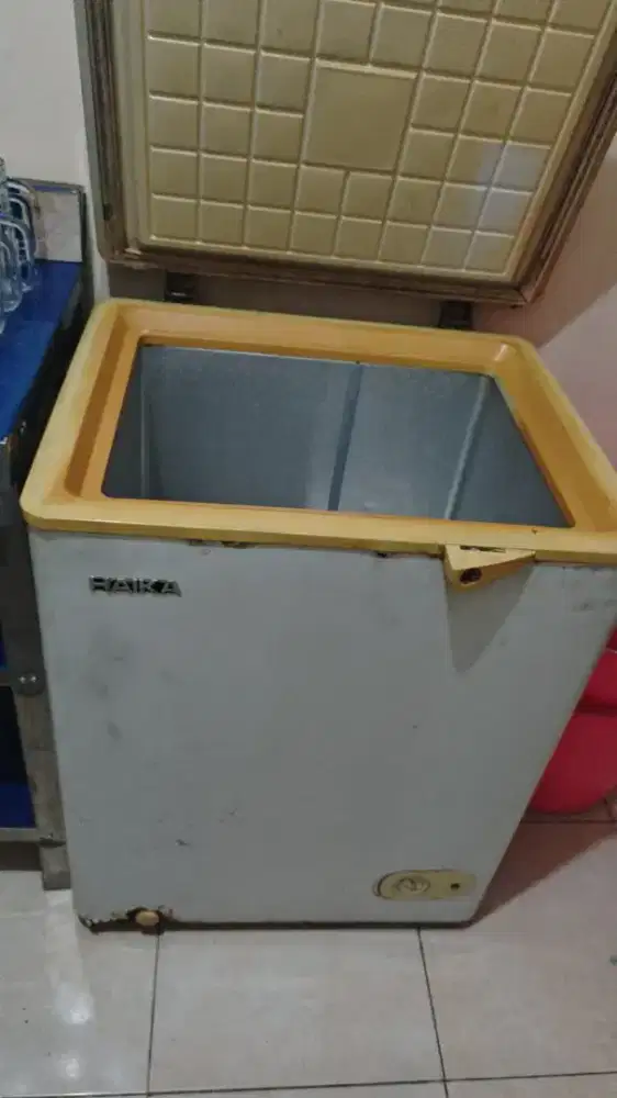 Dijual frezer box 110L