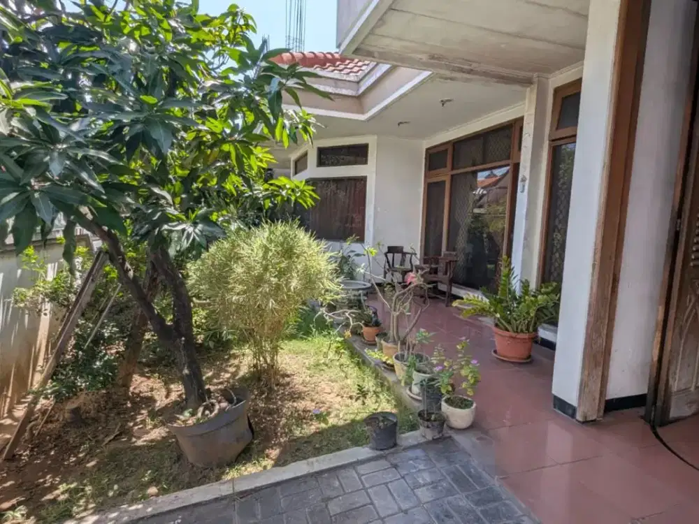 Di jual Tanah & Bangunan lantai 2 Lokasi di Jln Pulau Bacan - Sanglah , Denpasar