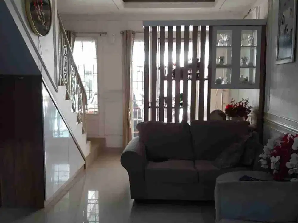 Dijual Rumah 3lt Semi Furnish Full Bangunan West Europe Green Lake City