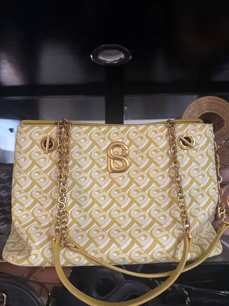 Tas ButtonScarves