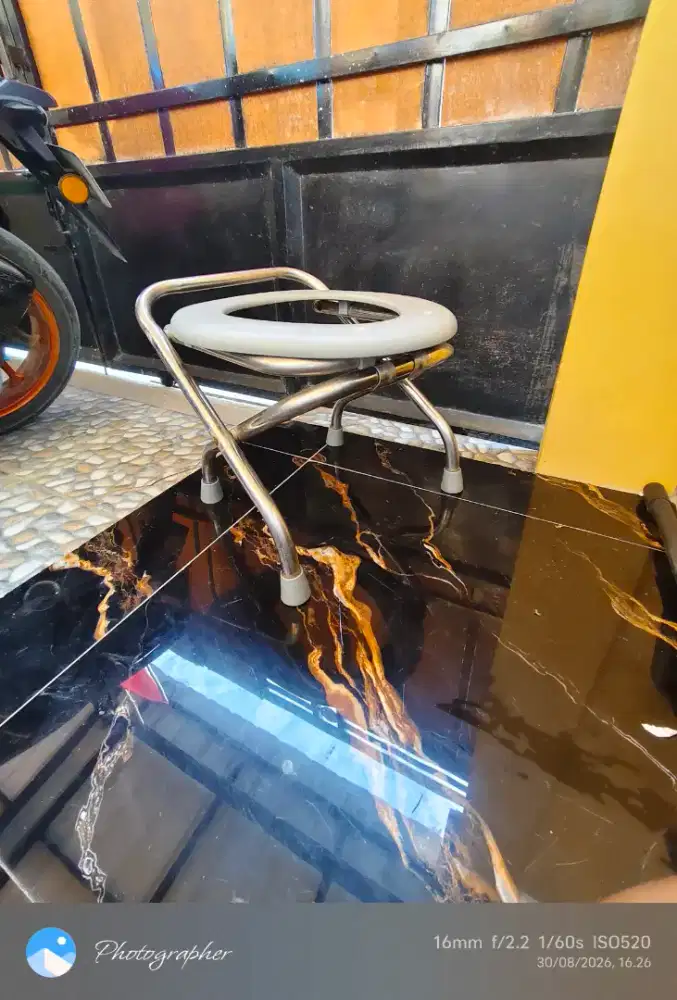 Kursi toilet portable