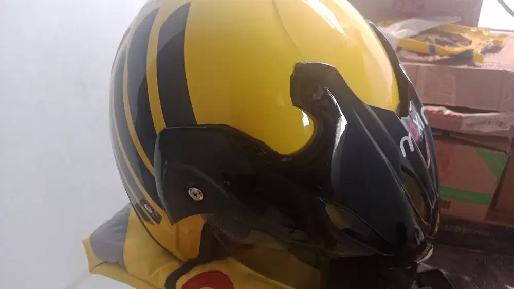 Jaket dan helm Driver Maxim ukuran L
