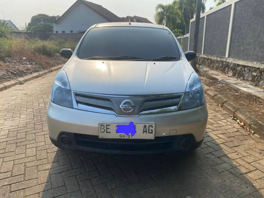Nissan Livina 2012
