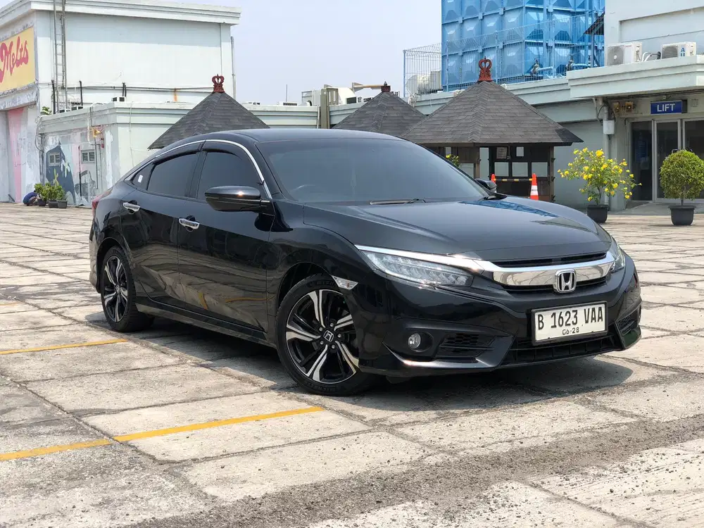 HONDA CIVIC TURBO SEDAN 2018, HITAM KM 38rban