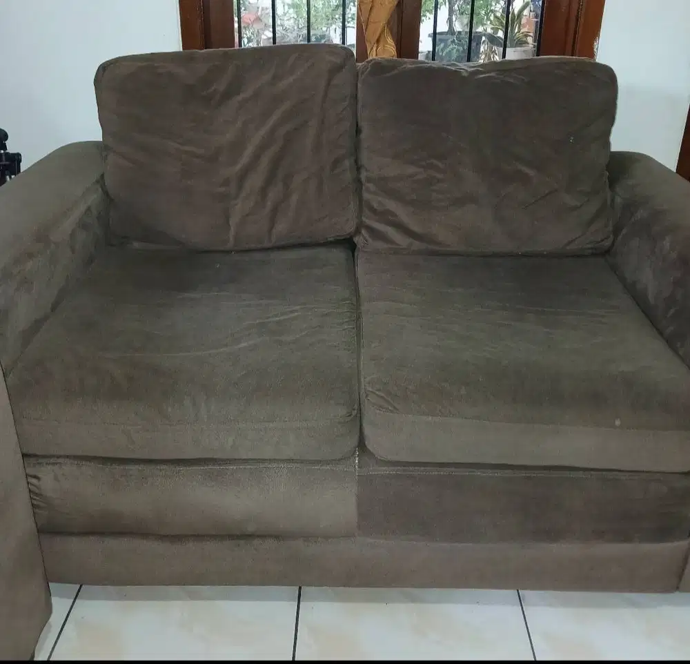 Sofa 1 set , bahan beludru warna abu