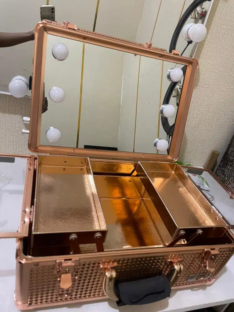 Dijual Beautycase Eveline (Likenew)