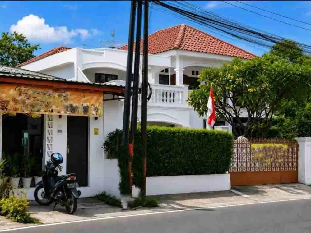 Rumah 2 lantai strategis di Cipinang besar harga murah