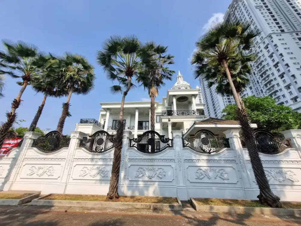 Rumah mewah di cluster eksklusif Artha Gading Villa - Kelapa Gading Jakarta Utara