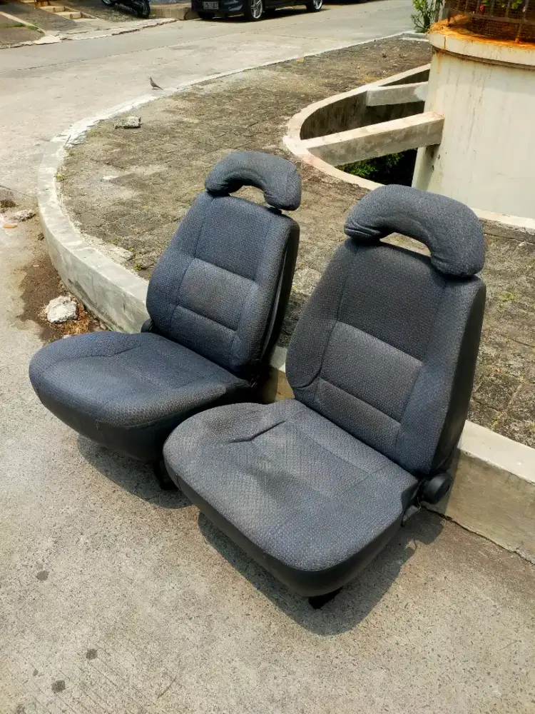 Jok copotan mobil