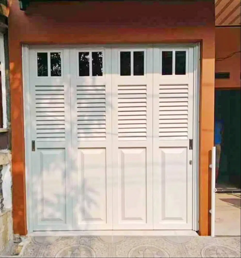 Pintu garasi handerson minimalis