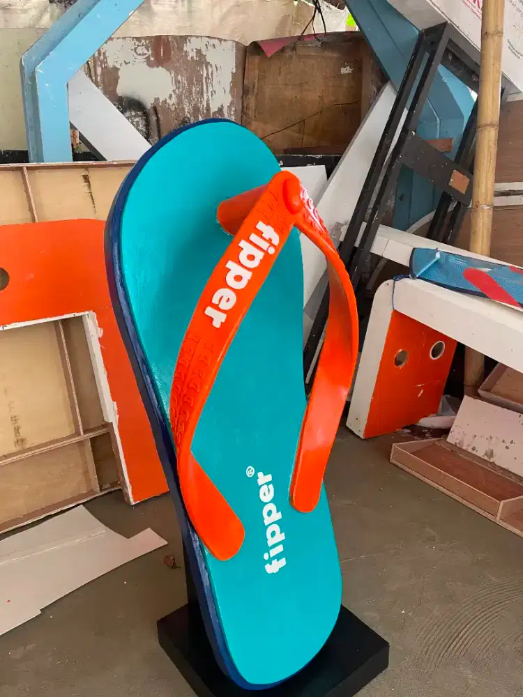 Patung sandal styrofoam