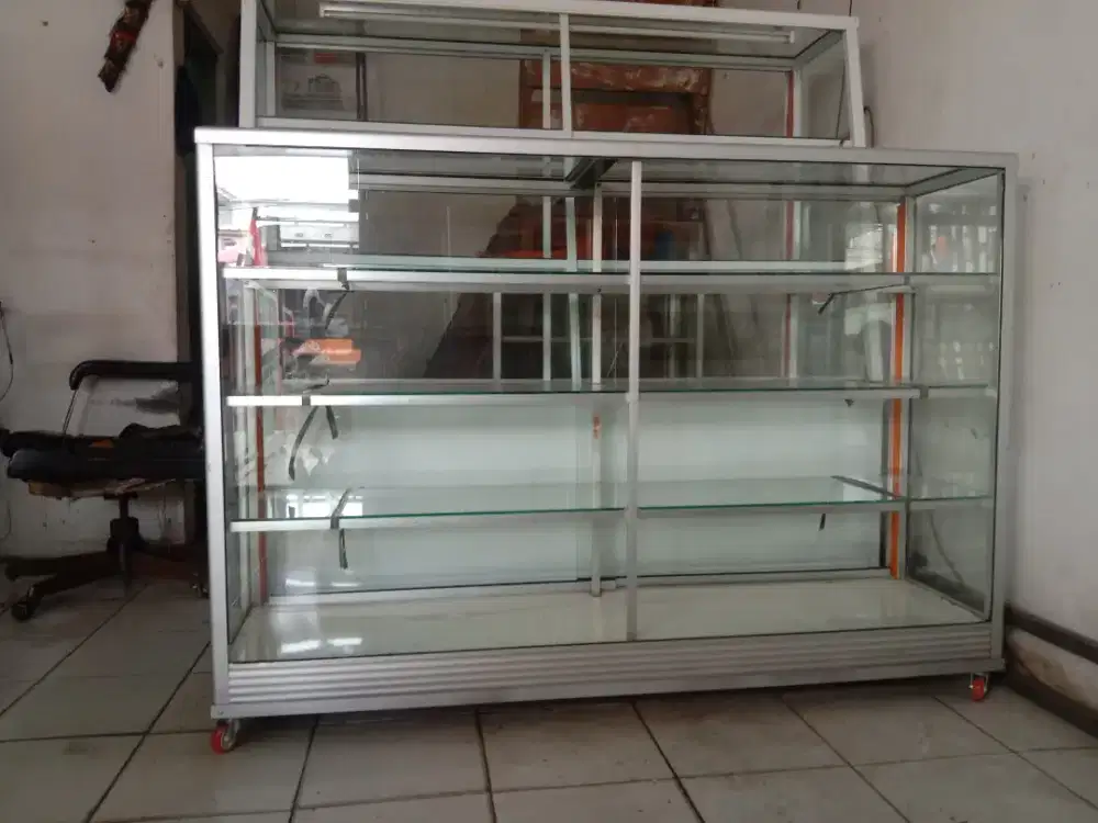 Kaca etalase second