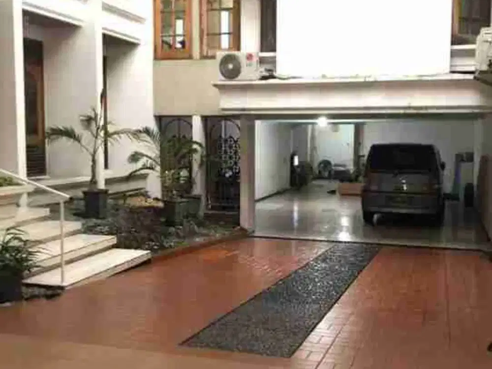 Dijual Rumah Strategis di Nol Jalan Raya Darmo Surabaya Pusat